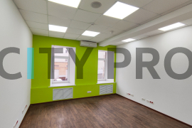 Офис на Патриках.